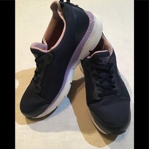 Women’s size 10 slip on sketchers work slip resistant shoes